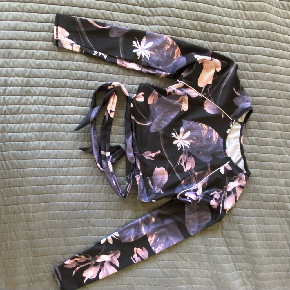 Cropped rash guard with spf 50